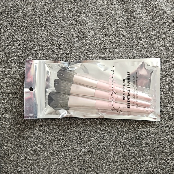 Limited Edition Jazmine Beauty Complexion Essential Brush Set - Picture 6 of 9